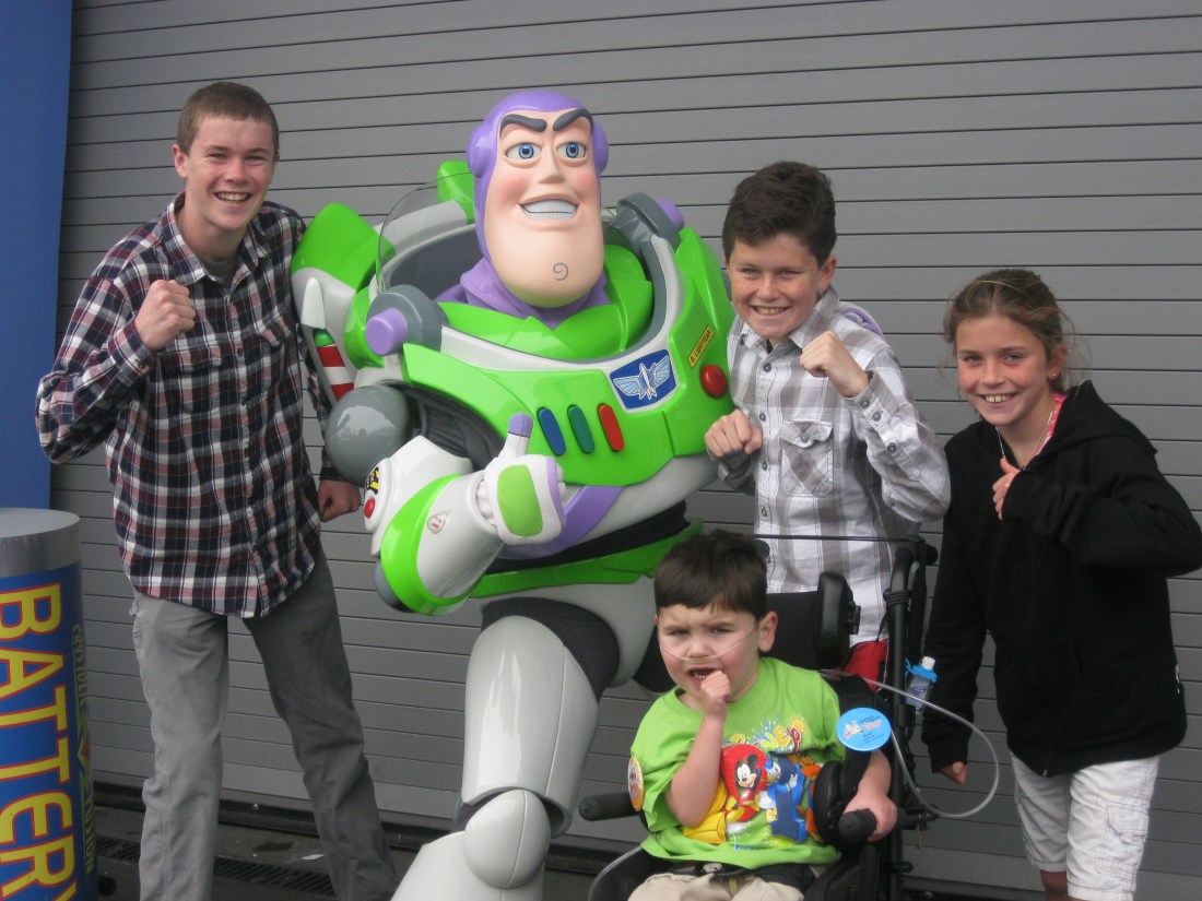 We got to meet ALOTTA characters!  Including...Buzz Lightyear...