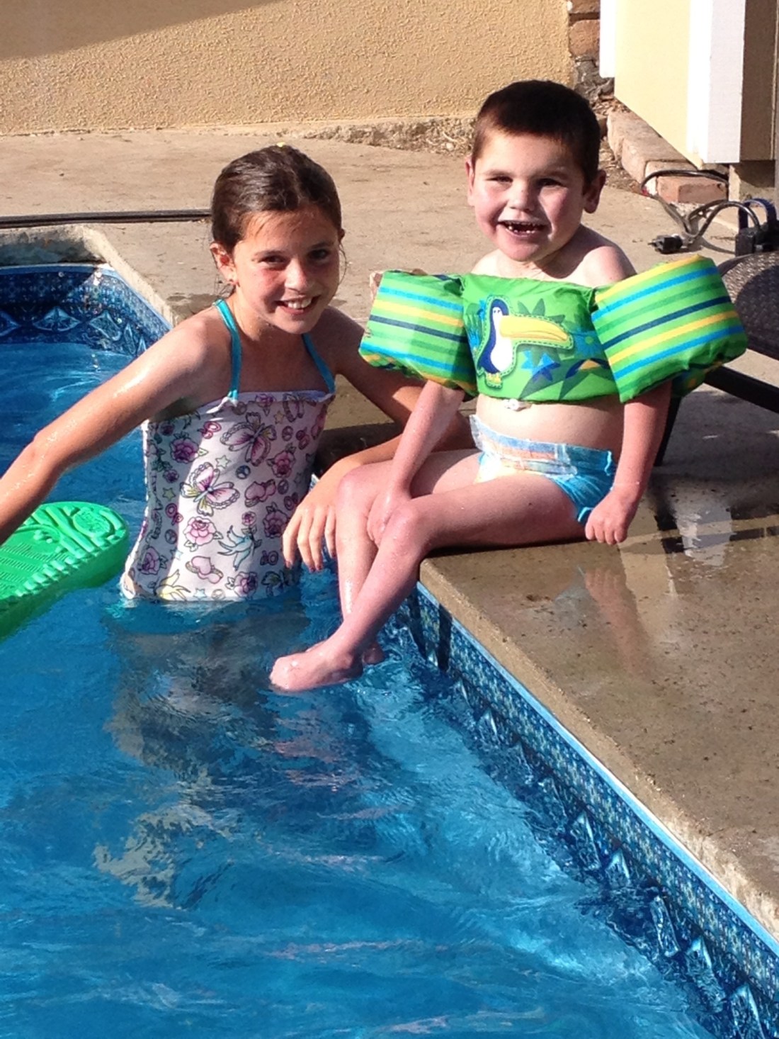 Thanks to Rolf's foray into solar heat, there has been alot of "pre-season" swimming going on...much to Rudy and the big sibs' delight!