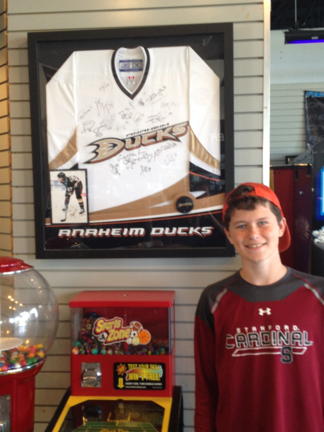 In between heats we made a stop at Max's favorite hockey complex…sponsored by the Ducks, of course! 