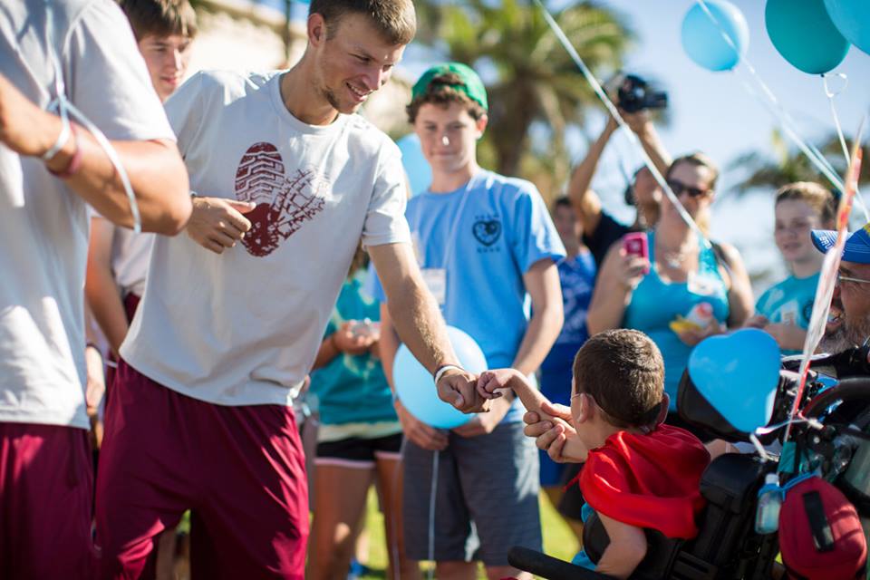 Rudy sending off his friends with a fist pump at the start of the walk :)