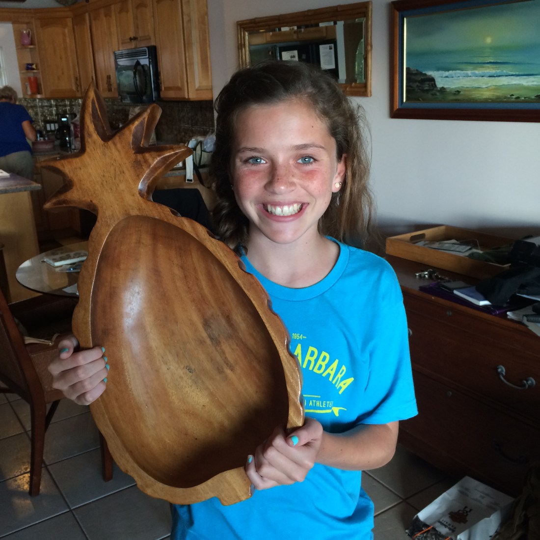 I LOVE pineapple bowls for some reason...I got a small one on our honeymoon and use it all the time...this one in our condo is the biggest one I've ever seen!  Ha